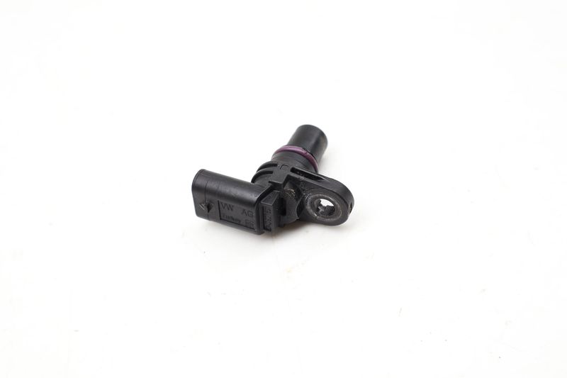 Cam / Camshaft Position Sensor 04C907601 — Used (SKU 715183)