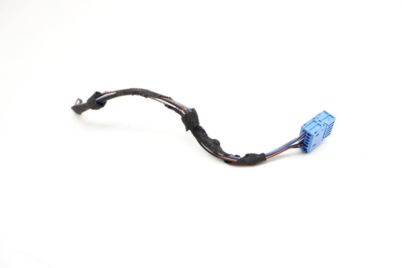 Tail Light / Lamp Wiring Connector / Pigtail 6R0972930B — Used (SKU 715255)
