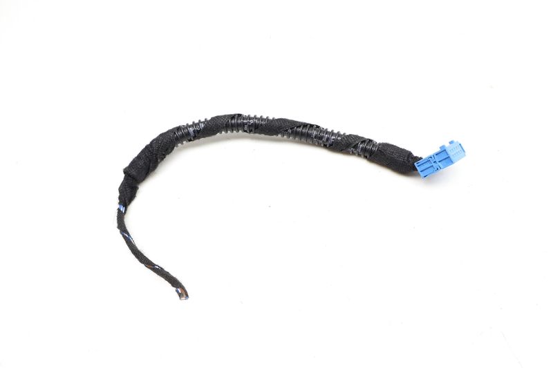 Tail Light / Lamp Wiring Connector / Pigtail 6R0972930B — Used (SKU 715278)