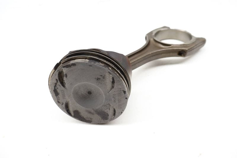 Piston w/ Connecting Rod 079107066EN — Used (SKU 715354)