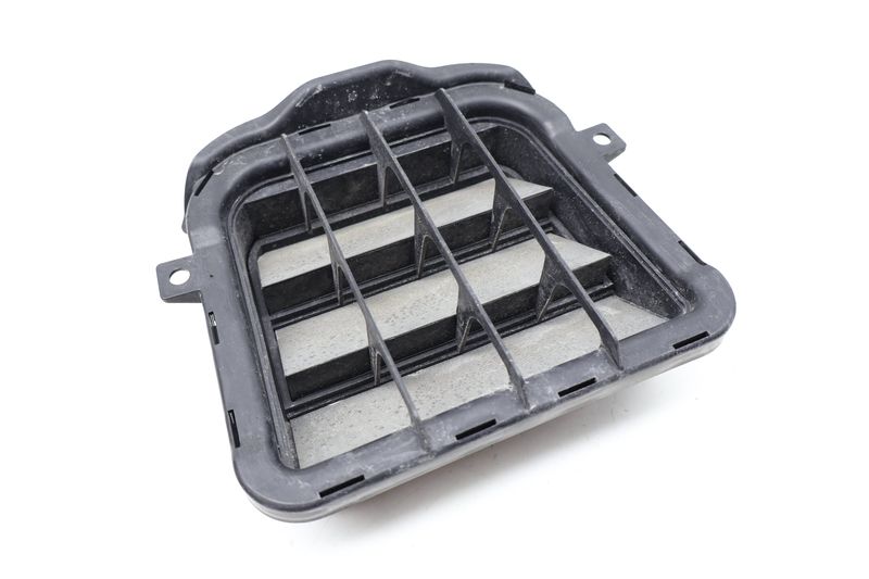 Quarter Panel Vent Insert 8K0819181B — Used (SKU 715318)