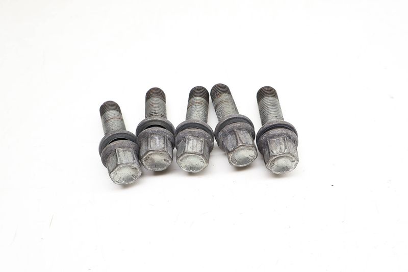 Wheel Lug Bolt / Nut Set (5) WHT002438 — Used (SKU 715090)