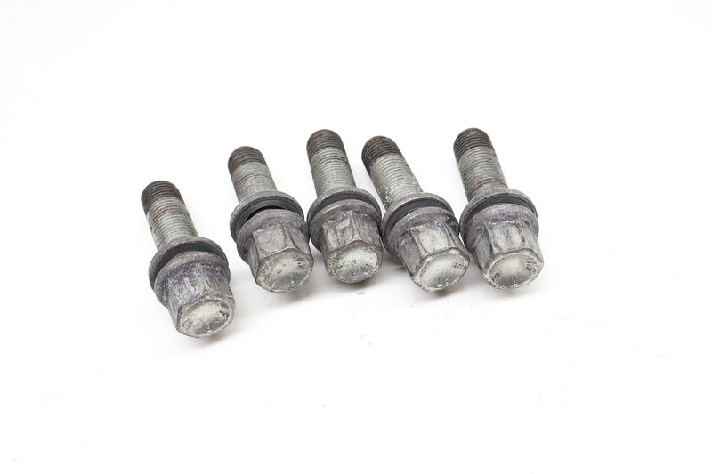 Wheel Lug Bolt / Nut Set (5) WHT002438 — Used (SKU 715091)