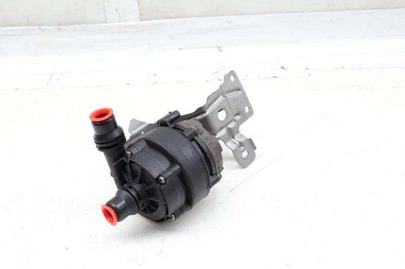 Auxiliary Coolant / Water Pump 11518638238 — Used (SKU 667951)