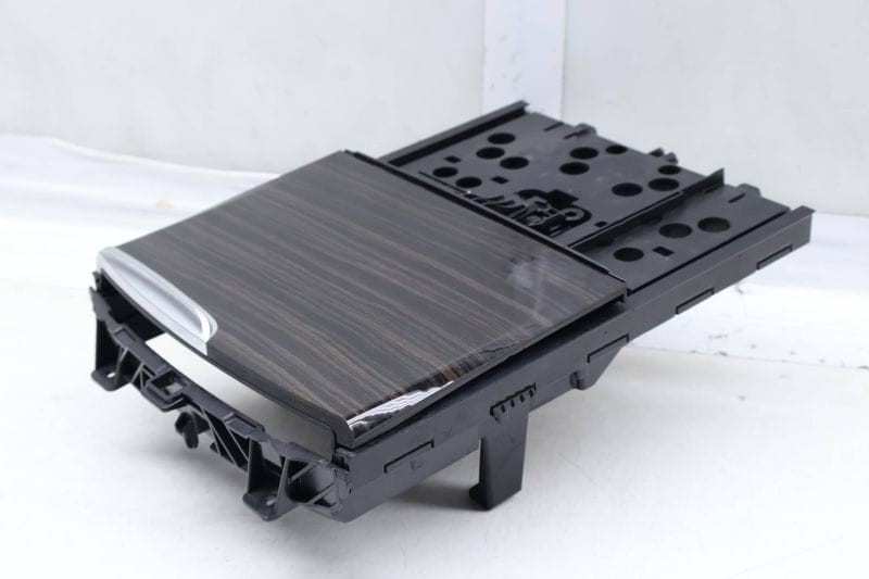 Center Console Storage Bin Bracket w/ Cover 9330629 — Used (SKU 667676)