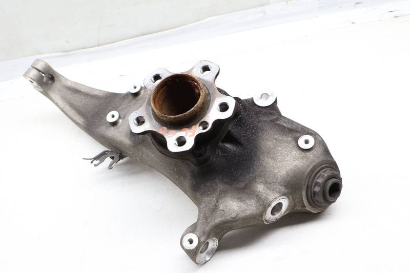 Spindle Knuckle w/ Wheel Bearing 31206884385 — Used (SKU 668009)