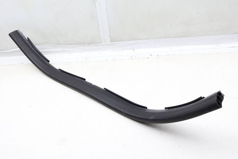 Hood Seal / Weather Stripping 51767347394 — Used (SKU 668004)