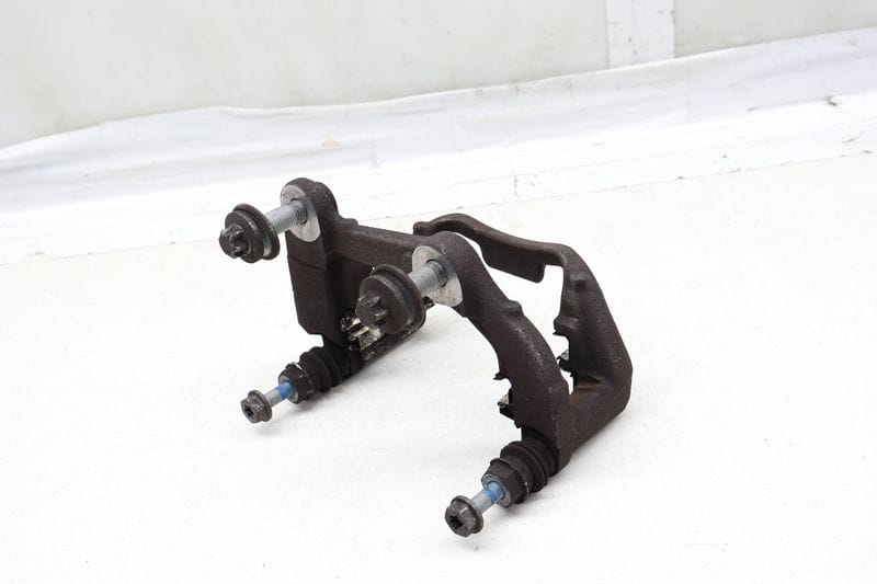 Brake Caliper Carrier / Bracket 34206870583 — Used (SKU 668005)