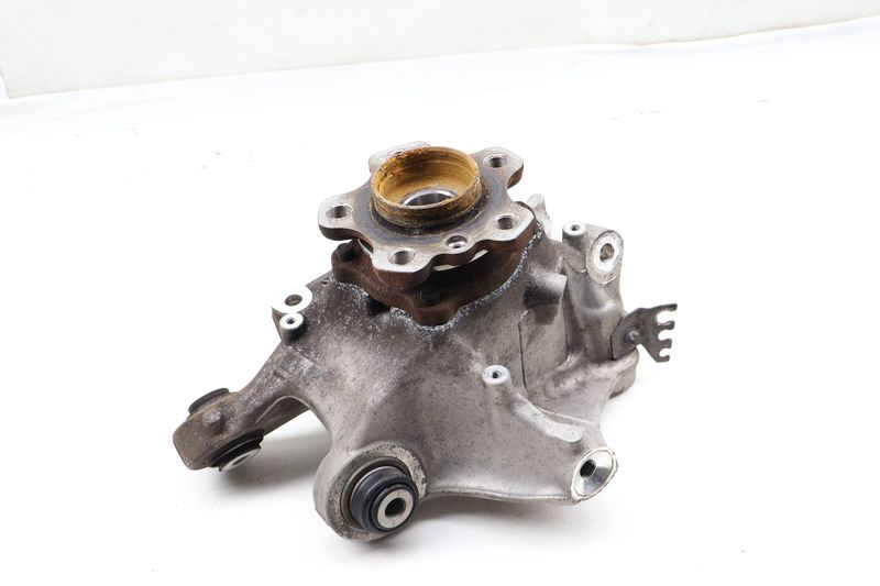 Spindle Knuckle w/ Wheel Bearing 33306866337 — Used (SKU 668007)