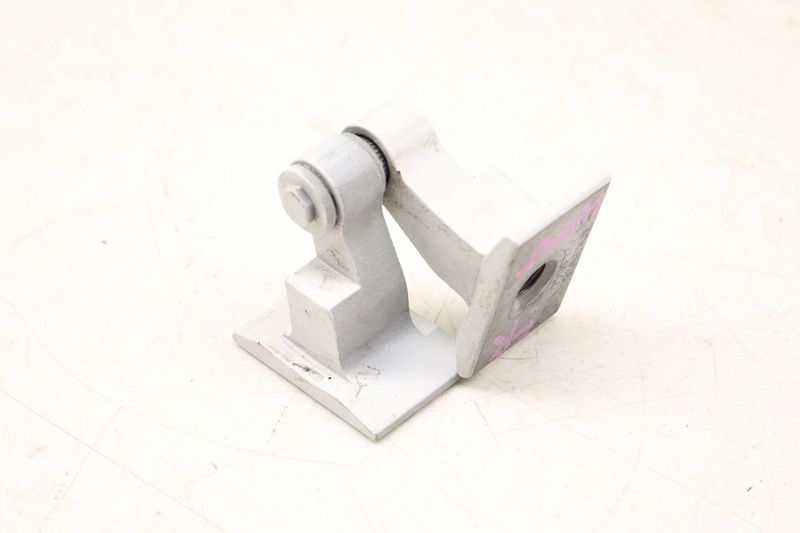 Upper Door Hinge 41517246066 — Used (SKU 538674)