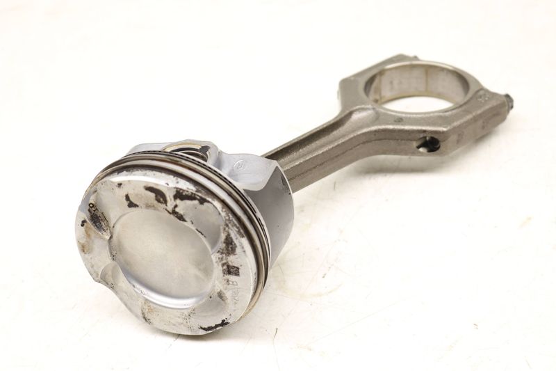 Piston w/ Connecting Rod 11258089405 — Used (SKU 538598)
