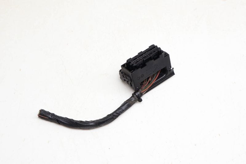 DME / ECU / Engine Module Wiring Connector Pigtail 12147577868 — Used (SKU 707361)
