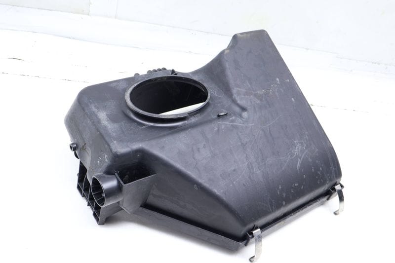 Engine Air Filter Box / Housing (FRONT HALF) 13717616932 — Used (SKU 707251)