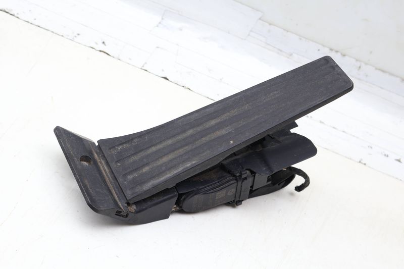 Gas Pedal / Accelerator Module 35426853175 — Used (SKU 707086)