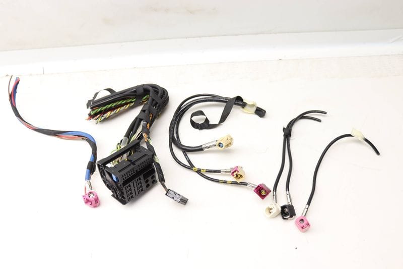 Radio / NAV Receiver Headunit Wiring Connector / Pigtail — Used (SKU 592628)