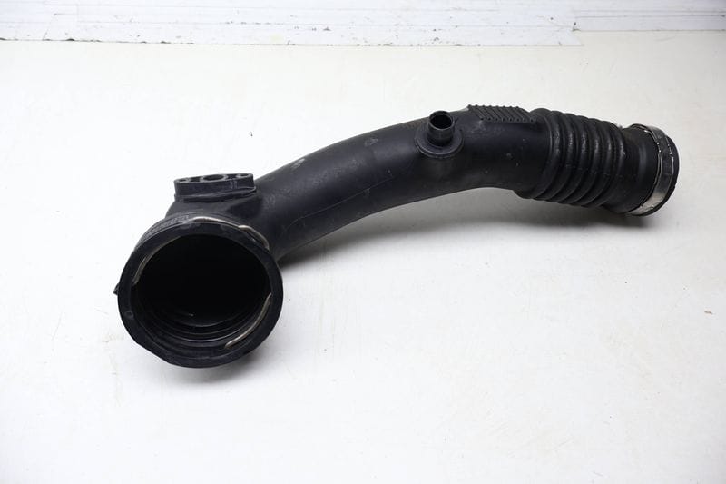 Air Intake Duct / Tube 13718626487 — Used (SKU 710635)