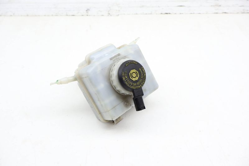 Brake Fluid Reservoir / Tank / Bottle 34336771718 — Used (SKU 710520)