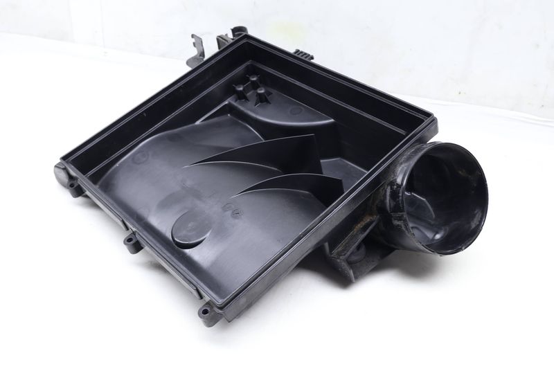Engine Air Filter Housing / Box (LOWER) 13717583713 — Used (SKU 631009)