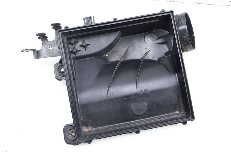 Engine Air Filter Housing / Box (LOWER) 13717583713 — Used (SKU 710563)