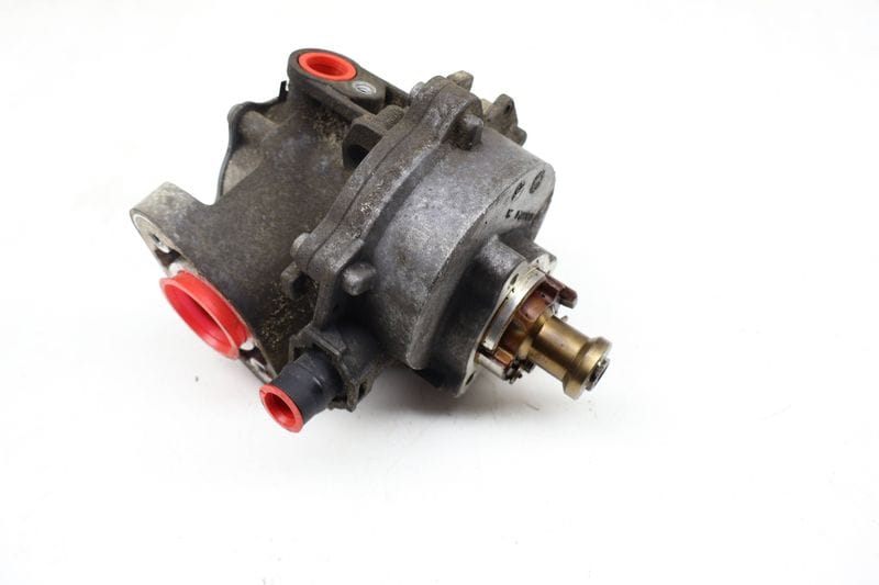 Engine Vacuum Pump 11668618897 — Used (SKU 710559)