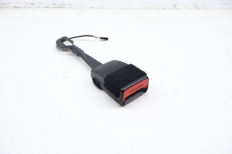 Seat Buckle / Receiver 72117297131 — Used (SKU 710455)