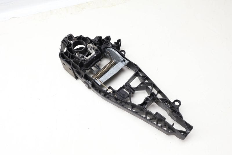 Exterior Door Handle Bracket 51217401211 — Used (SKU 630773)