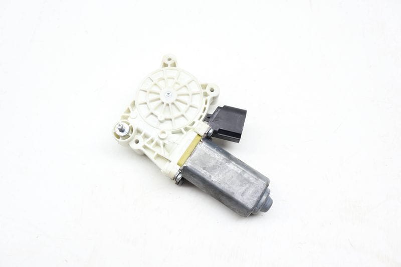 Window Lifter Motor 67627322748 — Used (SKU 710539)