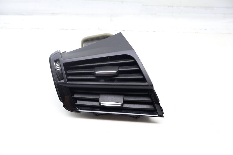 Dash Air Vent 64229270516 — Used (SKU 710395)