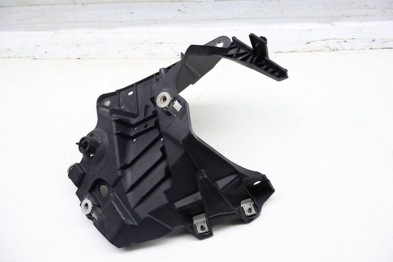Fender Mount Bracket 51647294543 — Used (SKU 710594)