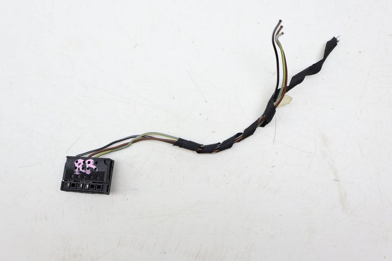 Outer Tail Light Wiring Harness Connector / Pigtail 6984754 — Used (SKU 710432)