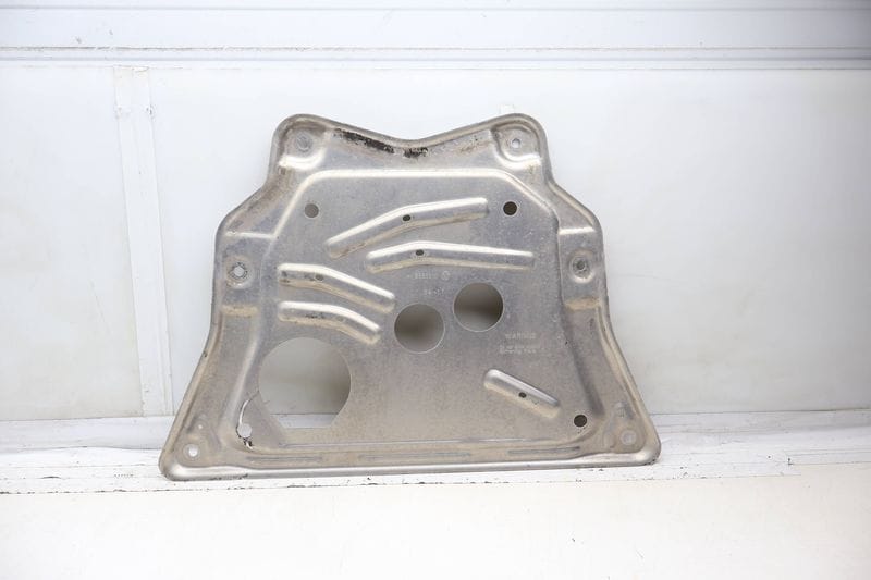 Lower Skid Plate / Belly Pan / Shield 31116853815 — Used (SKU 710592)