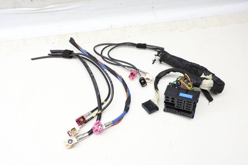 Radio / Stereo / NAV Head Unit Wiring Connector Set — Used (SKU 630776)