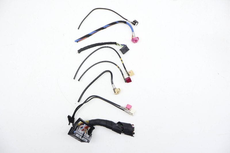 Radio / Stereo / NAV Head Unit Wiring Connector Set — Used (SKU 710464)