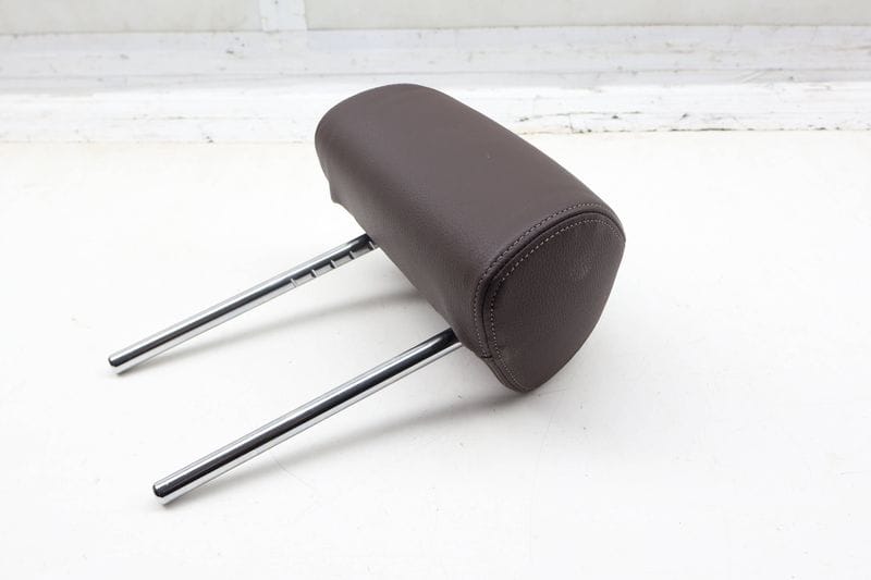 Headrest / Head Rest (OUTER) 52207349415 — Used (SKU 710495)