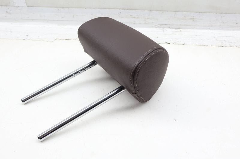 Headrest / Head Rest (OUTER) 52207349415 — Used (SKU 710496)