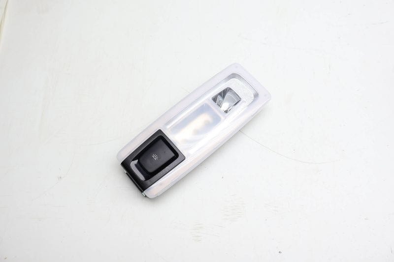 Interior Dome Reading Light 63319288995 — Used (SKU 710268)