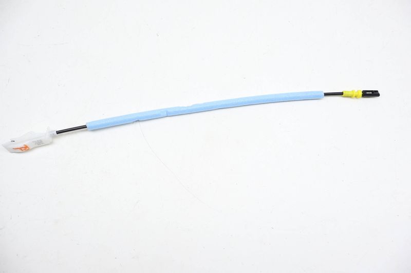Interior Door Handle Release / Bowden Cable 51227293622 — Used (SKU 710439)