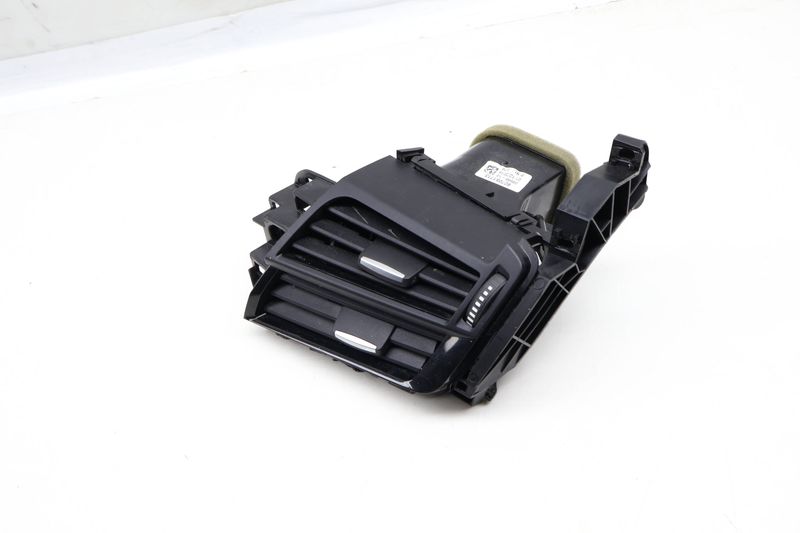 Dash Air Vent 64229270517 — Used (SKU 630742)