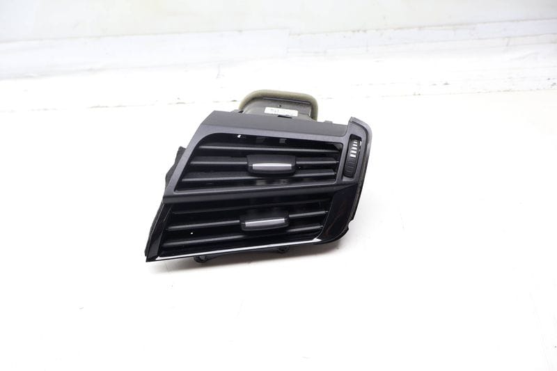 Dash Air Vent 64229270517 — Used (SKU 710396)