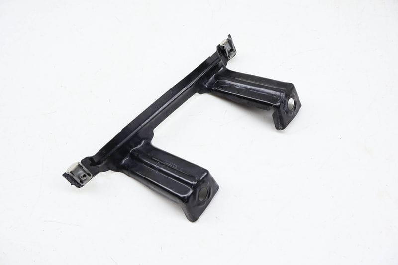 Fender Mount / Bracket (CENTER) 51647294552 — Used (SKU 710391)