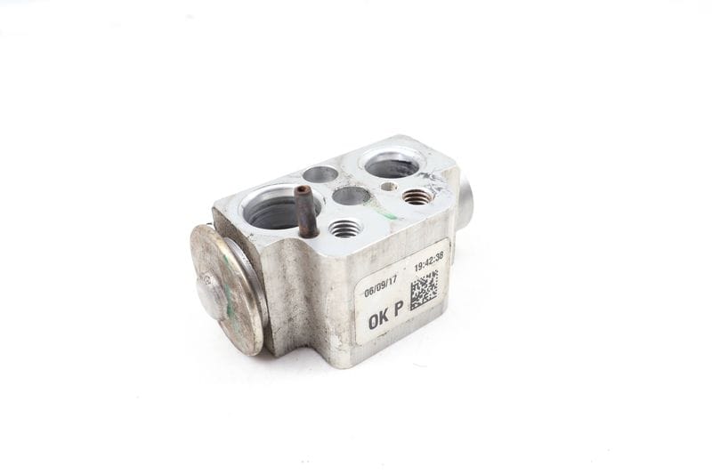 AC Expansion Valve 7P0820679A — Used (SKU 652861)