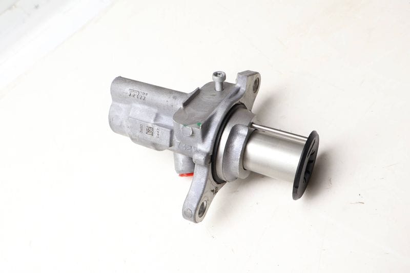 Brake Master Cylinder 7P0611019D — Used (SKU 653075)