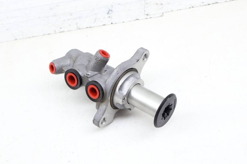 Brake Master Cylinder 7P0611019D — Used (SKU 708257)