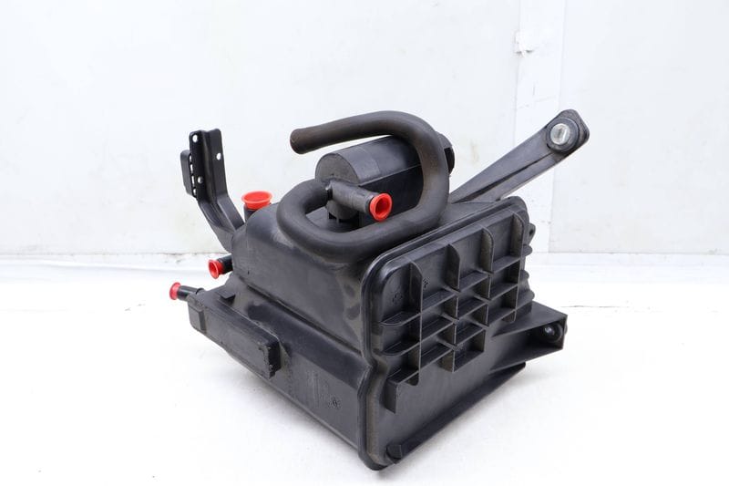 Charcoal / Fuel Vapor Canister 7P0201801L — Used (SKU 653101)