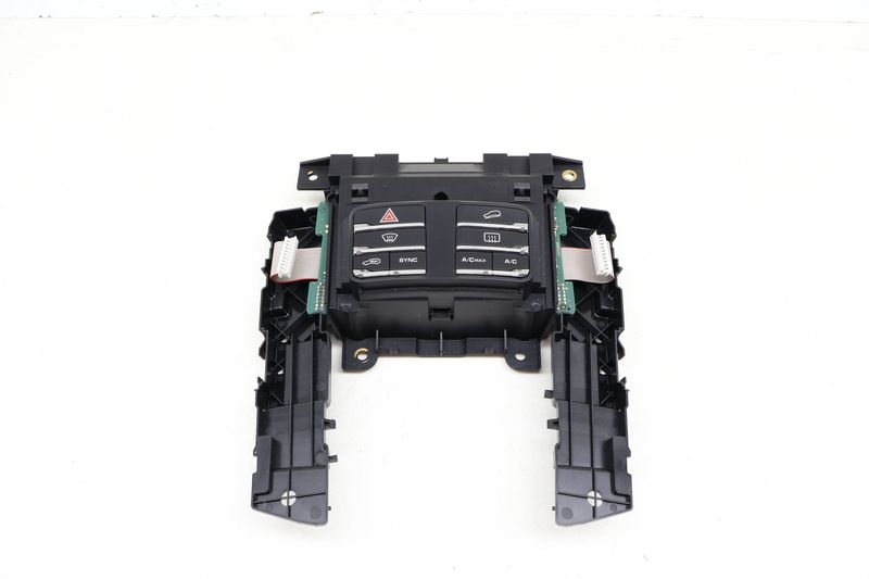 AC Climate Control / Temp Switch Unit 7P5907040CC — Used (SKU 652972)