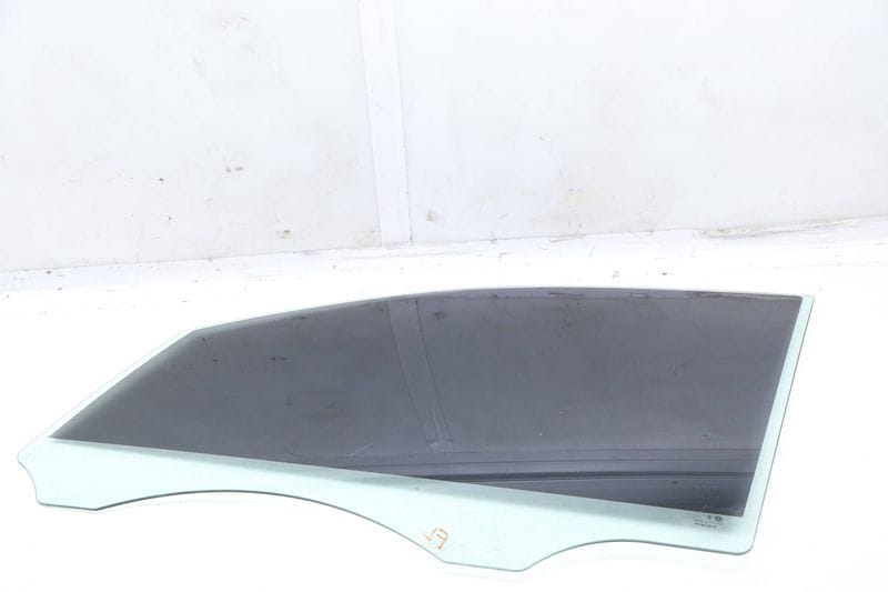 Door Window Glass 7P5845021B — Used (SKU 653041)