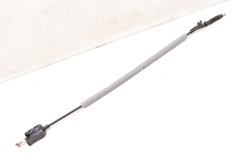 Exterior Door Handle Release / Bowden Cable 7P0837017 — Used (SKU 509966)