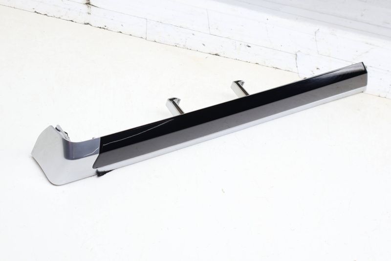 Door Panel Trim / Molding 7P5867410F — Used (SKU 707874)