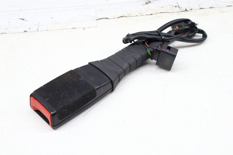 Seat Belt Buckle / Receiver 7P0857756E — Used (SKU 707945)