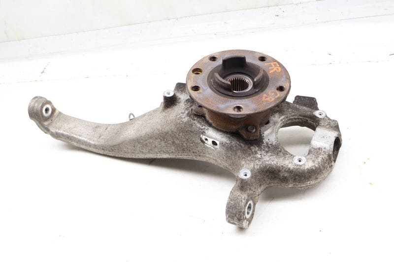 Spindle Knuckle w/ Wheel Bearing 7P0407246A — Used (SKU 708362)